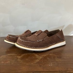 Ariat Cruisers size 8.5